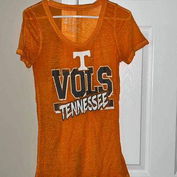 Tops - ⭐️Tennessee Volunteers shirt